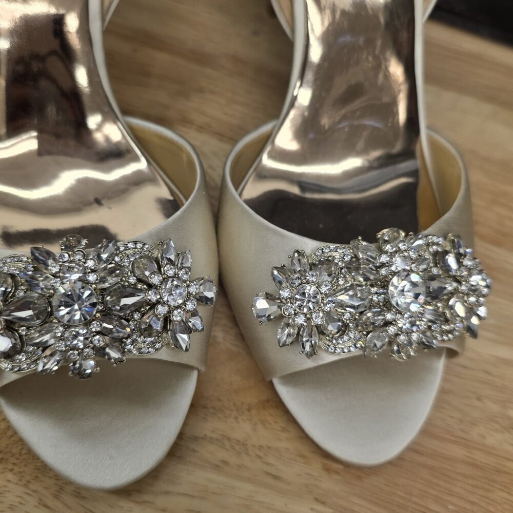 badgley mischka Gianna Embellished Pumps Women's Size 9.5 Ivory Wedding Prom 4in - Picture 4 of 11